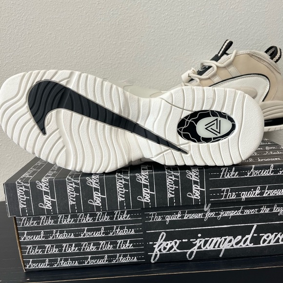 SOLDNew Nike Pennys (Changeable Nike Sign/Laces) - Picture 4 of 5